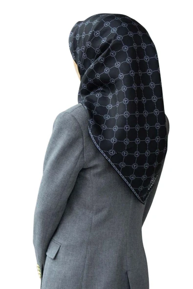 %100 Twill İpek Monogram Desenli Siyah - Gri Renkli 90x90 Eşarp Dikim Şekli : El Dikişi ürün görseli 1