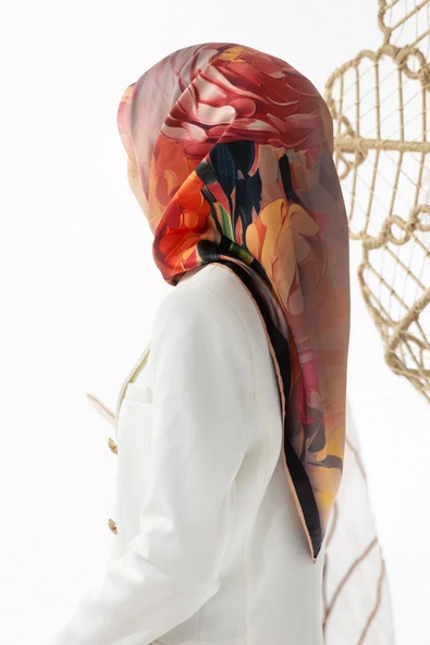 %100 Twill İpek Dumanlı Çiçek Desenli Somon Renkli 90x90 Eşarp Kenar Dikiş Şekli El Dikişli ürün görseli