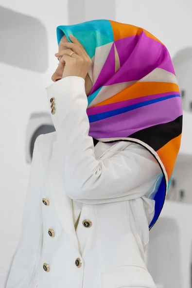 %100 Twill İpek Geometrik Desenli Fuşya - Turuncu Renkli 90x90 Eşarp Dikim Şekli : El Dikişi ürün görseli 1