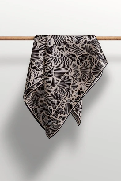 %100 Twill İpek Geometrik Desenli Siyah - Bej Renkli 90x90 Eşarp Dikim Şekli : El Dikişi - Resim 6