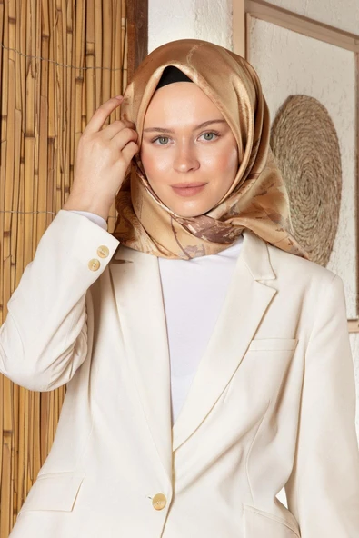 %100 Twill İpek Suluboya Çiçek Desenli Bej Renkli 90x90 Eşarp Dikim Şekli : El Dikişi - Resim 4