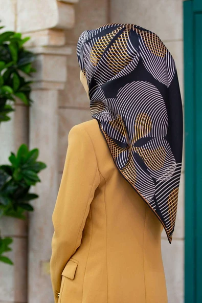 %100 Twill İpek Çizgili Çiçek Desenli Taba - Siyah Renkli 90x90 Eşarp Dikim Şekli : El Dikişi ürün görseli