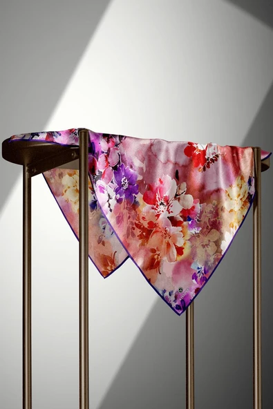 %100 Twill İpek Çiçek  Desenli Mor Renkli 90x90 Eşarp Dikim Şekli : El Dikişi - Resim 4