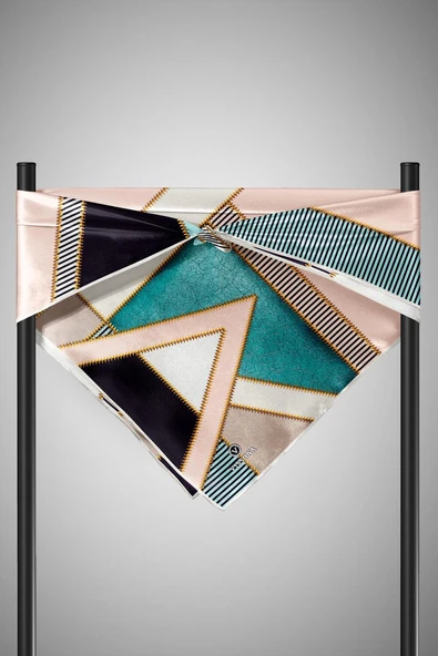 %100 Twill İpek Geometrik Desenli Zümrüt Yeşili - Somon Renkli 90x90 Eşarp Dikim Şekli : El Dikişi - Resim 5