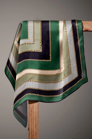 %100 Twill İpek Zincir Detaylı Geometrik Desenli Zümrüt Yeşili - Siyah Renkli 90x90 Eşarp Dikim Şekli : El Dikişi - Resim 5