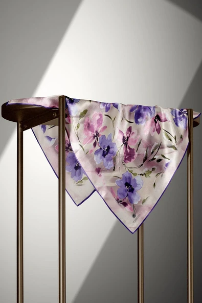 %100 Twill İpek Çiçek Desenli Mor - Pembe Renkli 90x90 Dikim Şekli : El Dikişi Eşarp - Resim 6