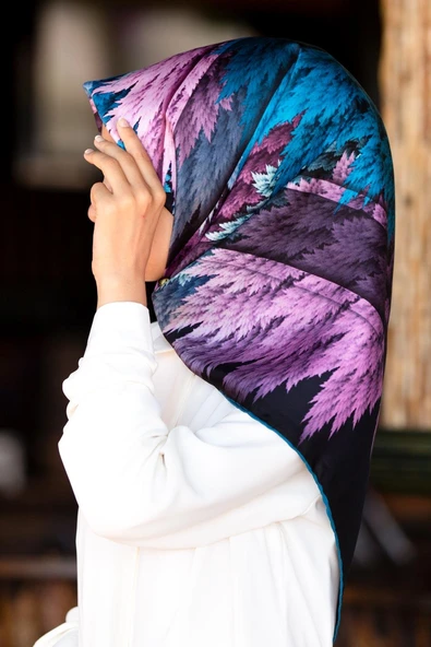%100 Twill İpek Yaprak Desenli Lacivert - Petrol Mavisi Renkli 90x90 Eşarp Dikim Şekli : El Dikişi ürün görseli