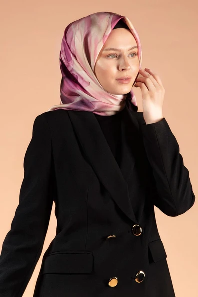 %100 Twill İpek Yaprak Desenli Pembe Renkli 90x90 Eşarp Dikim Şekli : El Dikişi - Resim 2