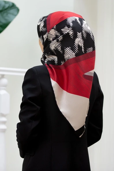 %100 Twill İpek Kazayağı Desenli Kırmızı - Krem Renkli 90x90 Eşarp Kenar Dikiş Şekli El Dikişli ürün görseli