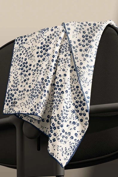 %100 Twill İpek Çıtır Çiçek Desenli Krem - Lacivert Renkli 90x90 Eşarp Dikim Şekli : El Dikişi - Resim 6