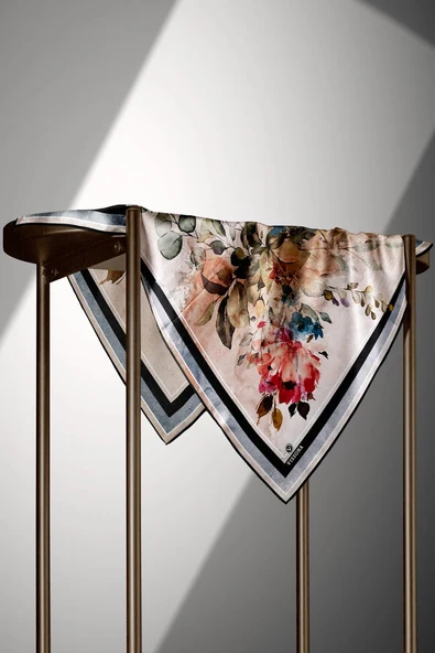 %100 Twill İpek Bahar Çiçekleri Desenli Siyah - Haki Renkli 90x90 Eşarp Dikim Şekli : El Dikişi - Resim 3