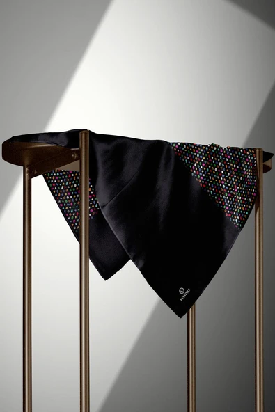 %100 Twill İpek Çıtır Şerit Desenli Siyah - Siyah Renkli 90x90 Eşarp Dikim Şekli : El Dikişi - Resim 4