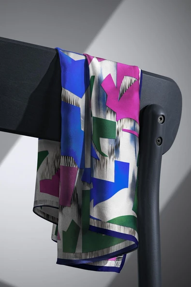 %100 Twill İpek Geometrik Desenli Fuşya - Saks Kabuğu Renkli 90x90 Eşarp Dikim Şekli : El Dikişi - Resim 5