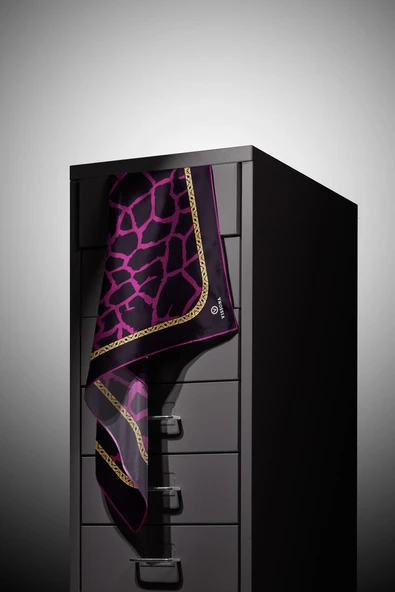 %100 Twill Taş Desenli Mürdüm - Siyah Renkli 90x90 Eşarp Dikim Şekli: El Dikişi - Resim 3