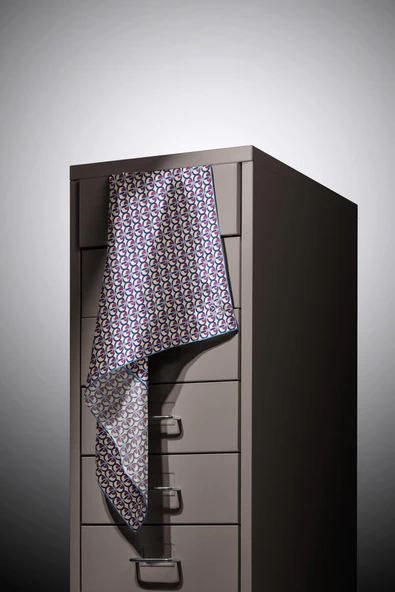 %100 Twill İpek Geometrik Desenli Bej - Mürdüm Renkli 90x90 Eşarp Dikim Şekli : El Dikişi - Resim 5