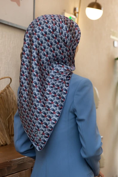 %100 Twill İpek Geometrik Desenli İndigo - Bordo Renkli 90x90 Eşarp Dikim Şekli : El Dikişi ürün görseli