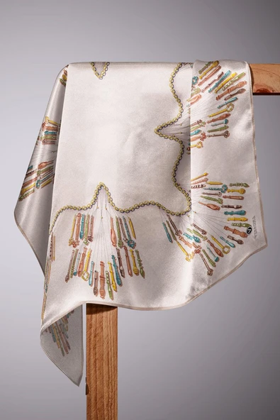 %100 Twill İpek Zincir Desenli Krem Renkli 90x90 Eşarp Dikim Şekli : El Dikişi - Resim 6