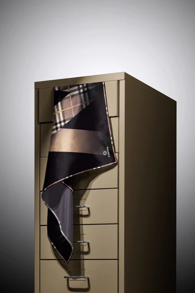 % 57 İPEK % 43 VİSKON Twill İpek Ekose Desenli Bej - Siyah Renkli 90x90 Eşarp Dikim Şekli : El Dikişi - Resim 4