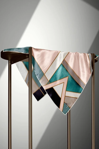 %100 Twill İpek Geometrik Desenli Zümrüt Yeşili - Somon Renkli 90x90 Eşarp Dikim Şekli : El Dikişi - Resim 3