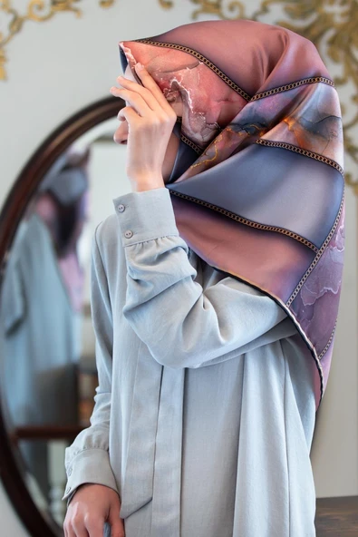 %100 Twill İpek Efektli Bant Desenli Pudra - Gri Renkli 90x90 Eşarp Dikim Şekli : El Dikişi ürün görseli