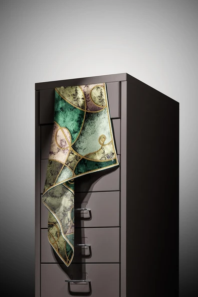 %100 Twill İpek Zincirli Mermer Desenli Zümrüt Yeşili - Haki Renkli 90x90 Eşarp Dikim Şekli : El Dikişi - Resim 6