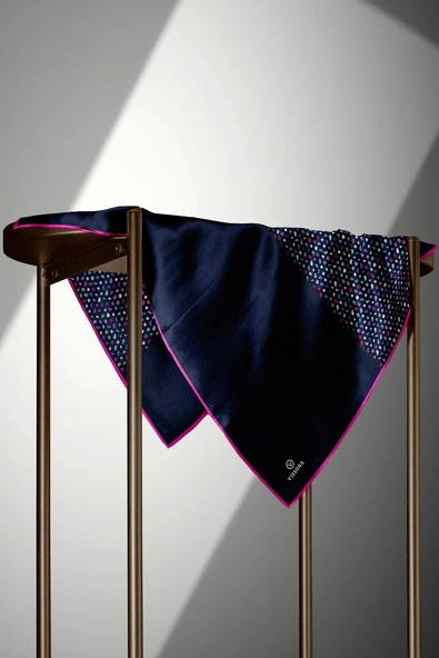 %100 Twill İpek Çıtır Şerit Desenli Lacivert - Fuşya Renkli 90x90 Eşarp Dikim Şekli : El Dikişi - Resim 4