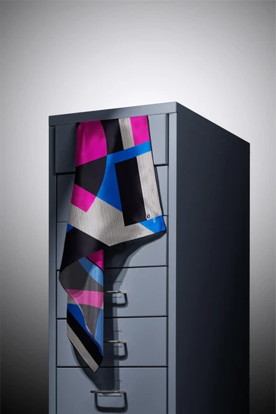 %100 Twill İpek Geometrik Çizgi Desenli Saks - Fuşya Renkli 90x90 Eşarp Kenar Dikiş Şekli El Dikişli - Resim 5