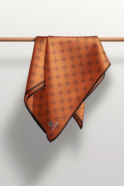 %100 Twill İpek Monogram Desenli Taba - Siyah Renkli 90x90 Eşarp Dikim Şekli : El Dikişi - Resim 5