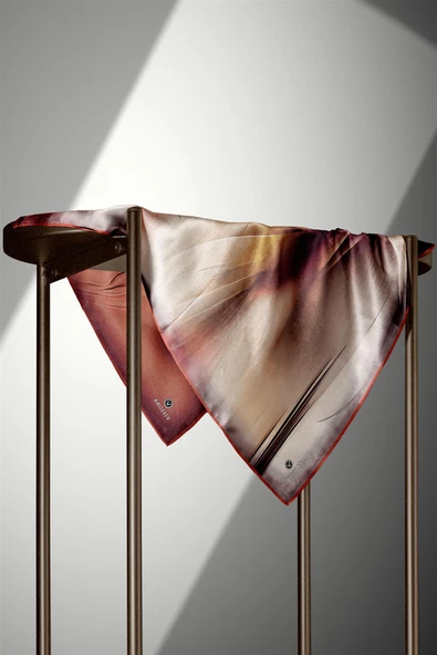 %100 Twill İpek Duman Desenli Hardal - Taba Renkli 90x90 Eşarp Dikim Şekli : El Dikişi - Resim 4