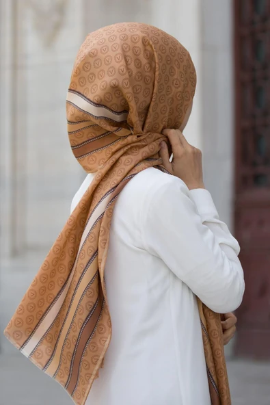 %100 İpek Monogram Desenli Gold - Beyaz Renkli 92x210 Şal ürün görseli