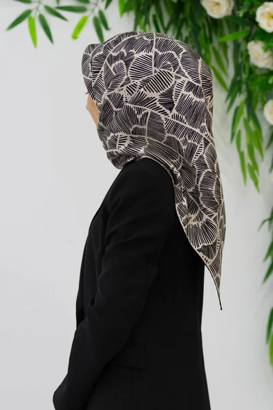 %100 Twill İpek Geometrik Desenli Siyah - Krem Renkli 90x90 Eşarp Dikim Şekli : El Dikişi ürün görseli