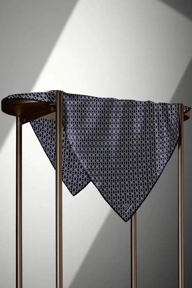 %100 Twill İpek Zincir Desenli Siyah - Saks Renkli 90x90 Eşarp Kenar Dikiş Şekli El Dikişli - Resim 4