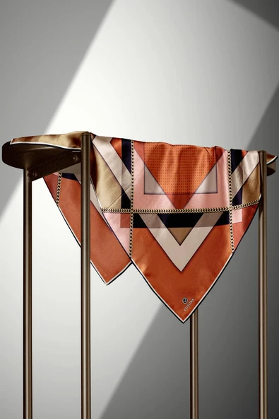 %100 Twill İpek Geometrik Desenli Bej - Taba Renkli 90x90 Eşarp Dikim Şekli : El Dikişi - Resim 4