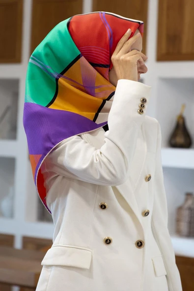 %100 Twill İpek Geometrik Desenli Mor - Kırmızı Renkli 90x90 Eşarp Dikim Şekli : El Dikişi ürün görseli