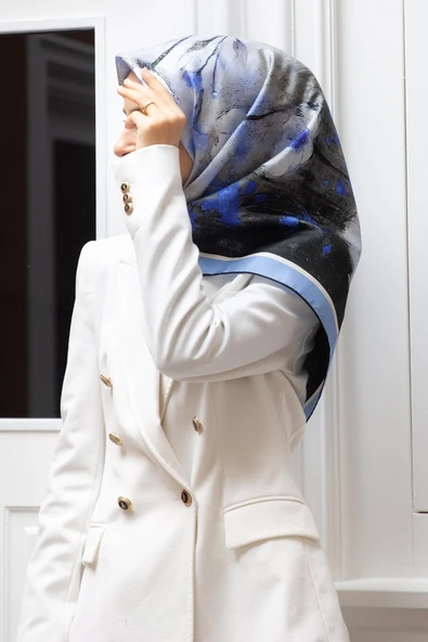 %100 Twill İpek Yağlı Boya Çiçek Desenli İndigo Renkli 90x90 Eşarp Dikim Şekli : El Dikişi ürün görseli 1