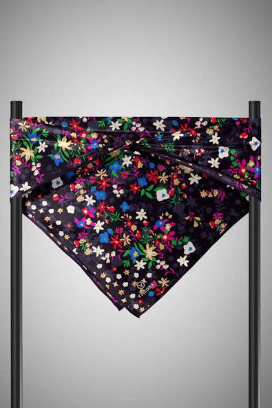 %100 Twill İpek Çıtır Çiçek Desenli Siyah - Fuşya Renkli 90x90 Eşarp Dikim Şekli : El Dikişi - Resim 5