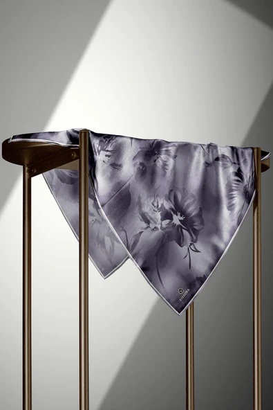 % 57 İPEK % 43 VİSKON Twill İpek Çiçek Desenli Gümüş Renkli 90x90 Dikim Şekli : El Dikişi Eşarp - Resim 4