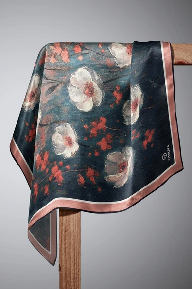 %100 Twill İpek Yağlı Boya Çiçek Desenli Petrol Yeşili Renkli 90x90 Eşarp Dikim Şekli : El Dikişi - Resim 5