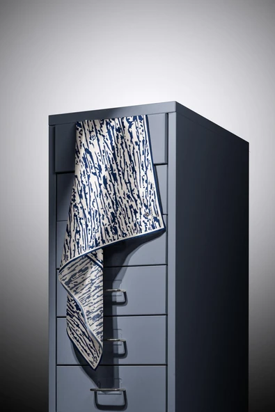 %100 Twill İpek Çizgi Desenli Krem - Lacivert Renkli 90x90 Eşarp Dikim Şekli : El Dikişi - Resim 4