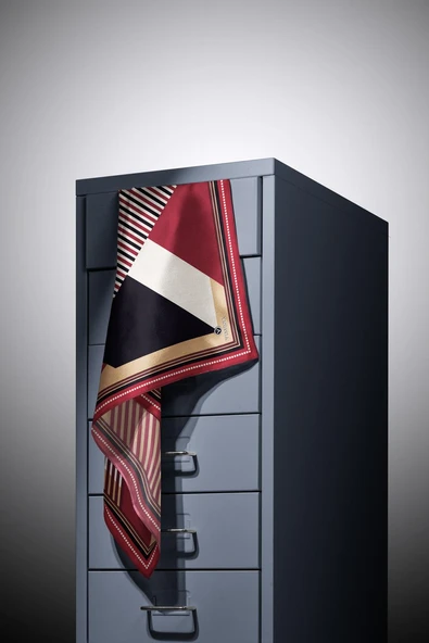 %100 Twill İpek Geometrik Desenli Bordo Renkli 90x90 Eşarp Dikim Şekli : El Dikişi - Resim 3