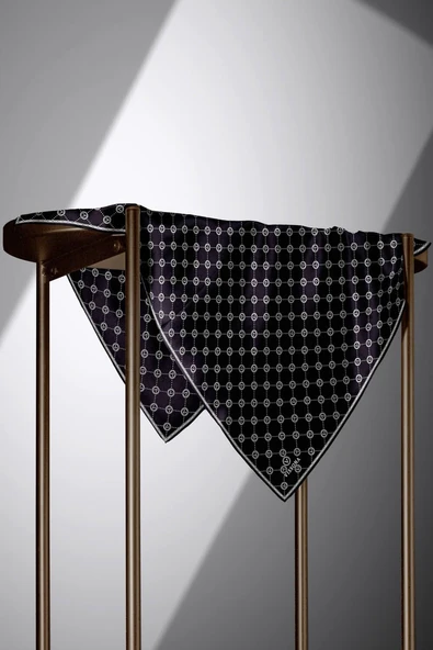 %100 Twill İpek Monogram Desenli Siyah - Krem Renkli 90x90 Eşarp Dikim Şekli : El Dikişi - Resim 3