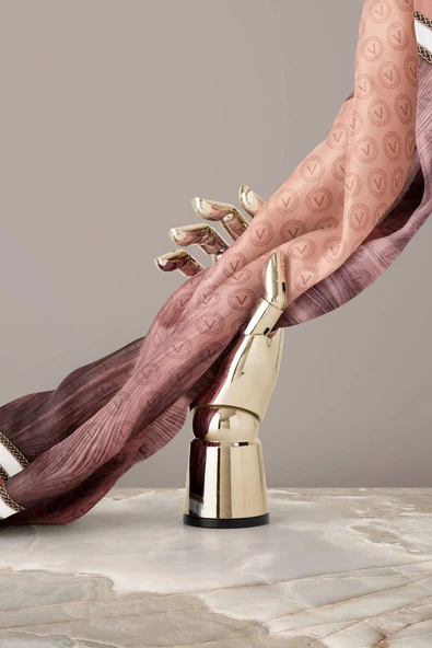 100% Twill İpek Monogram Desenli Somon Renkli 90x90 Dikim Şekli : El Dikişi Eşarp - Resim 6