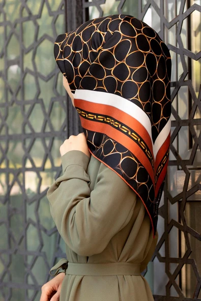 %100 Twill İpek Zincir Desenli Siyah - Taba Renkli 90x90 Eşarp Kenar Dikiş Şekli El Dikişli ürün görseli 1