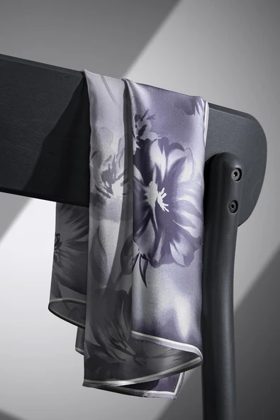 100% Twill İpek Çiçek Desenli Gümüş Renkli 90x90 Dikim Şekli : El Dikişi Eşarp - Resim 5