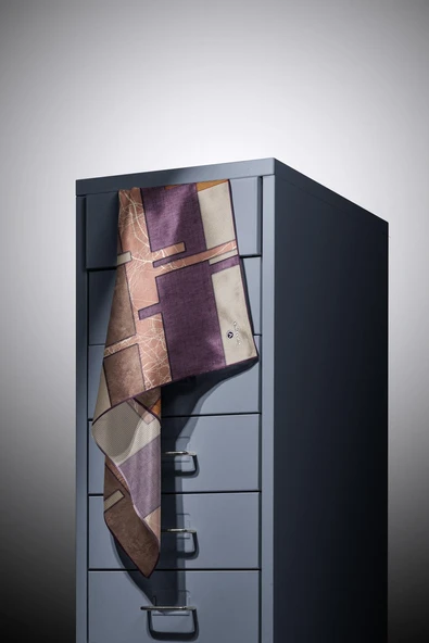 %100 Twill İpek Geometrik Desenli Mürdüm Renkli 90x90 Eşarp Dikim Şekli : El Dikişi - Resim 5