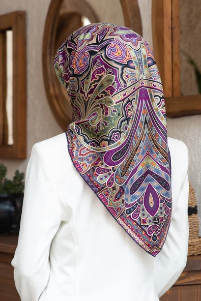 100% Twill İpek Etnik Desenli Lacivert - Haki Renkli 90x90 Dikim Şekli : El Dikişi Eşarp ürün görseli 1