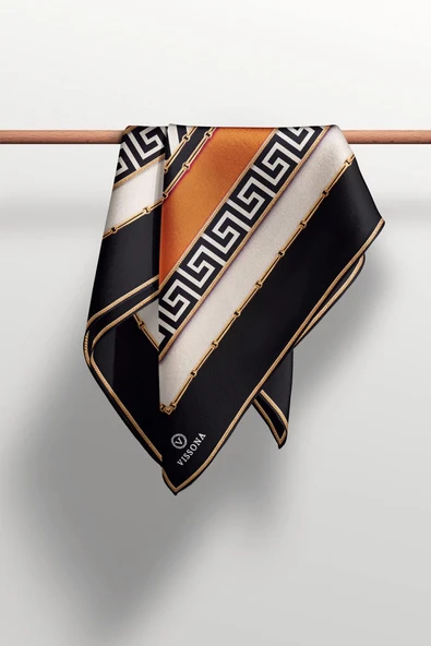 % 57 İPEK % 43 VİSKON Twill İpek Labirent Ve Geometrik Desenli Taba - Siyah Renkli 90x90 Eşarp Dikim Şekli : El Dikişi - Resim 3