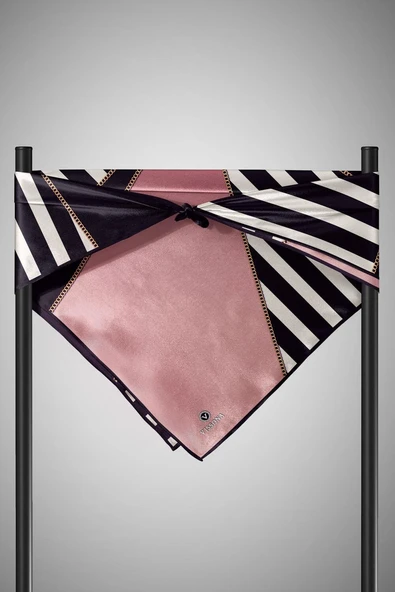 %100 Twill İpek Zincirli Çizgi Desenli Pudra - Siyah Renkli 90x90 Eşarp Dikim Şekli : El Dikişi - Resim 3