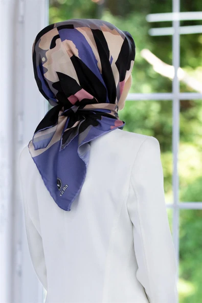 Kristal Boyalı Geometrik Desenli Bebe Mavisi Renkli 90x90 Eşarp (İpek İçermez) Kenar Dikiş Şekli El Dikişli ürün görseli 1