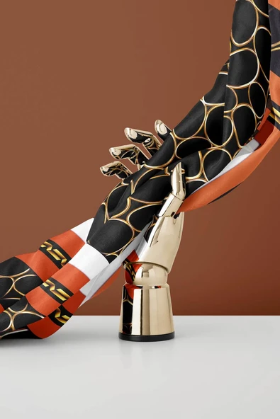 %100 Twill İpek Zincir Desenli Siyah - Taba Renkli 90x90 Eşarp Kenar Dikiş Şekli El Dikişli - Resim 5